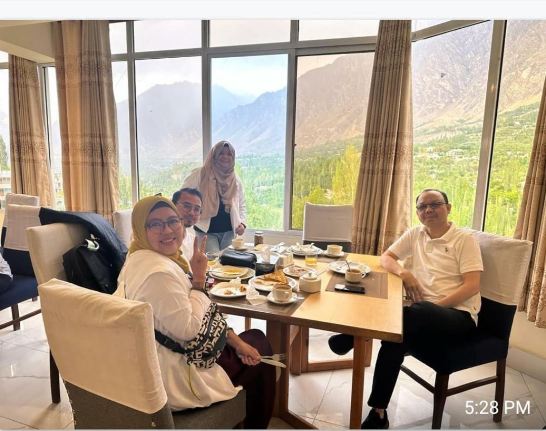 Hilltop Hotel, Hunza Karimabad  Екстериор снимка