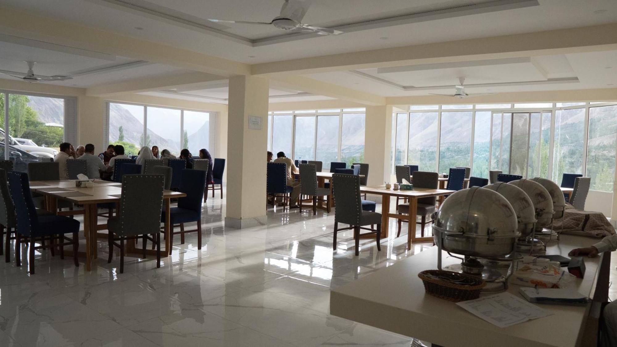Hilltop Hotel, Hunza Karimabad  Екстериор снимка