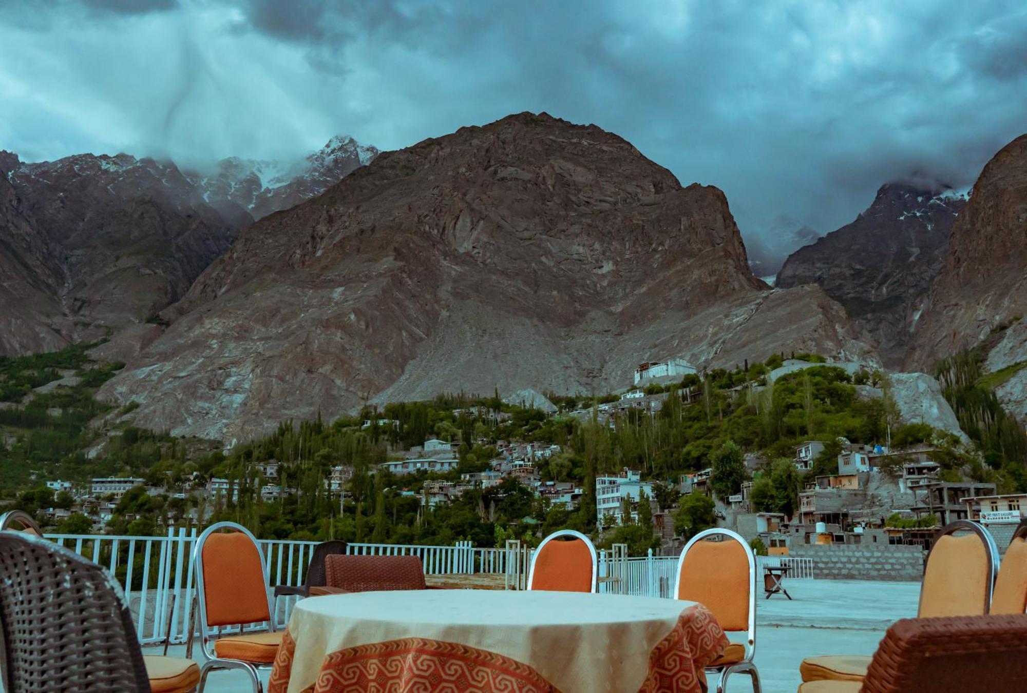 Hilltop Hotel, Hunza Karimabad  Екстериор снимка