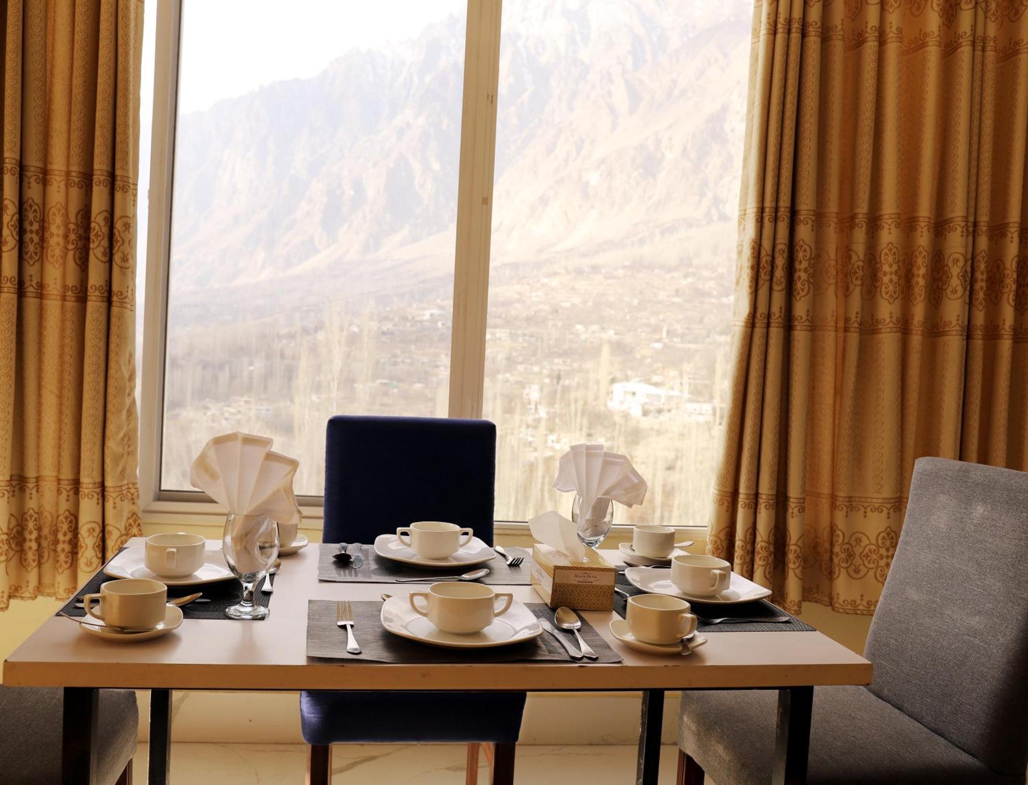 Hilltop Hotel, Hunza Karimabad  Екстериор снимка