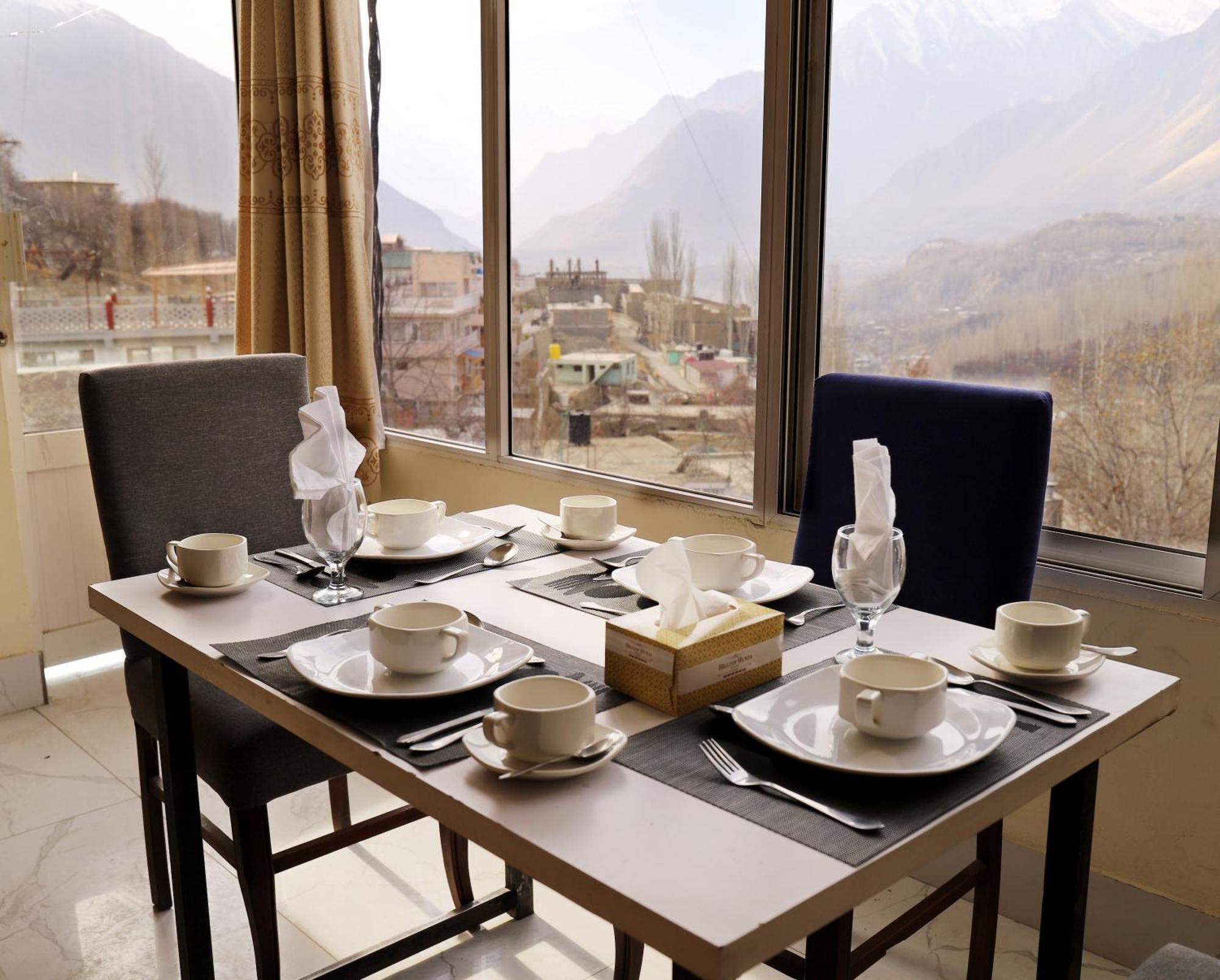 Hilltop Hotel, Hunza Karimabad  Екстериор снимка